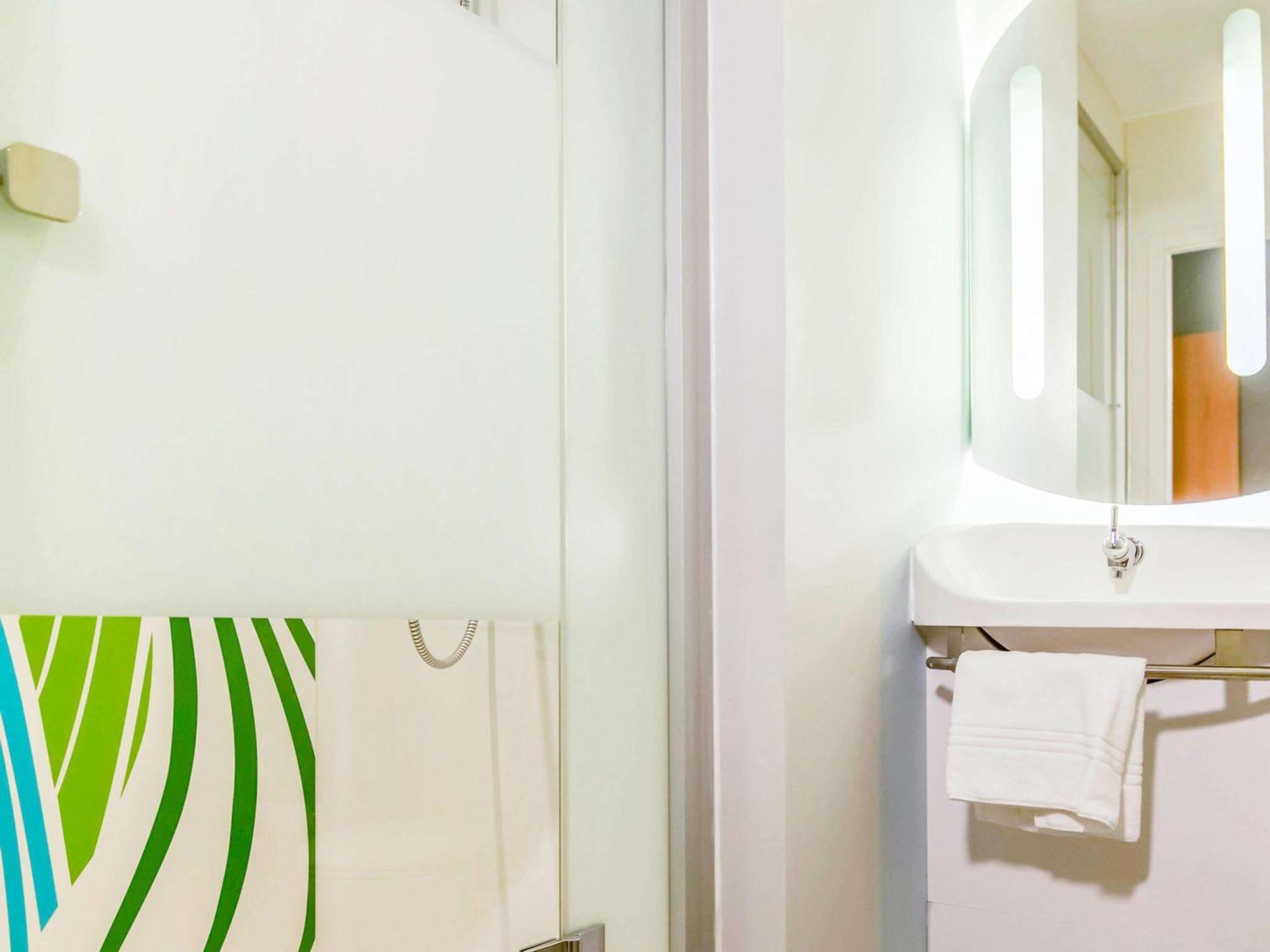Ibis Budget Porte De Camargue Saint-Martin-de-Crau Exterior photo