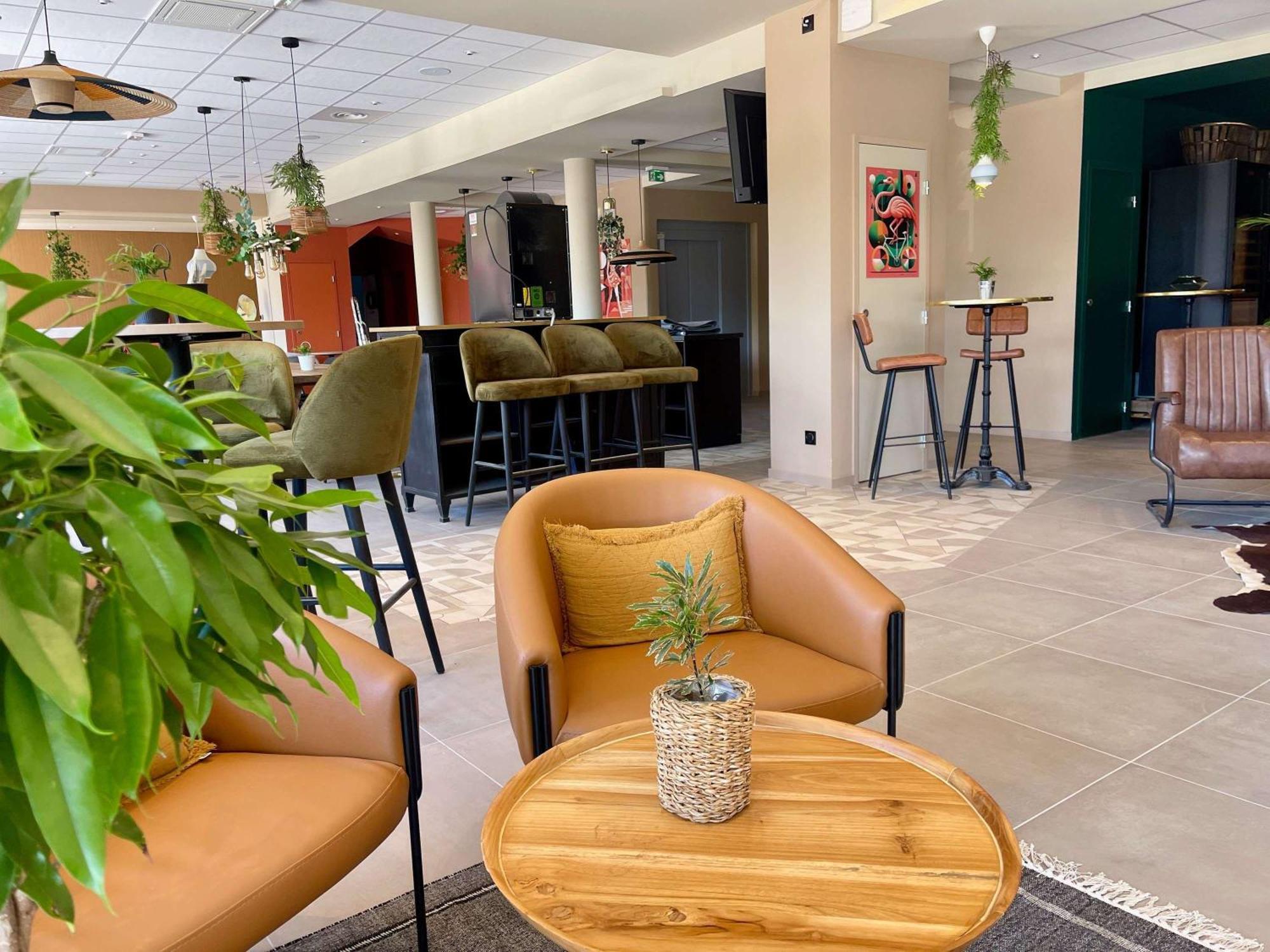 Ibis Budget Porte De Camargue Saint-Martin-de-Crau Exterior photo