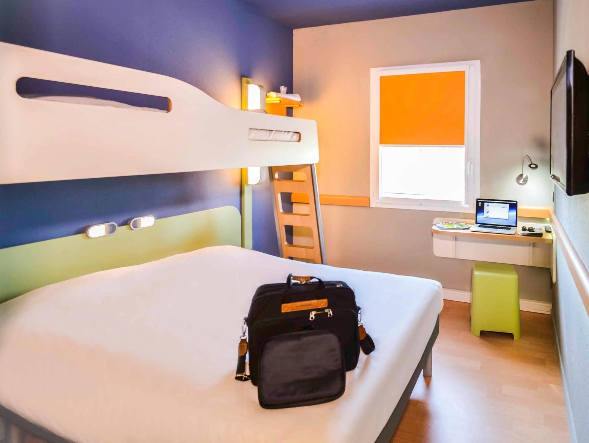 Ibis Budget Porte De Camargue Saint-Martin-de-Crau Exterior photo
