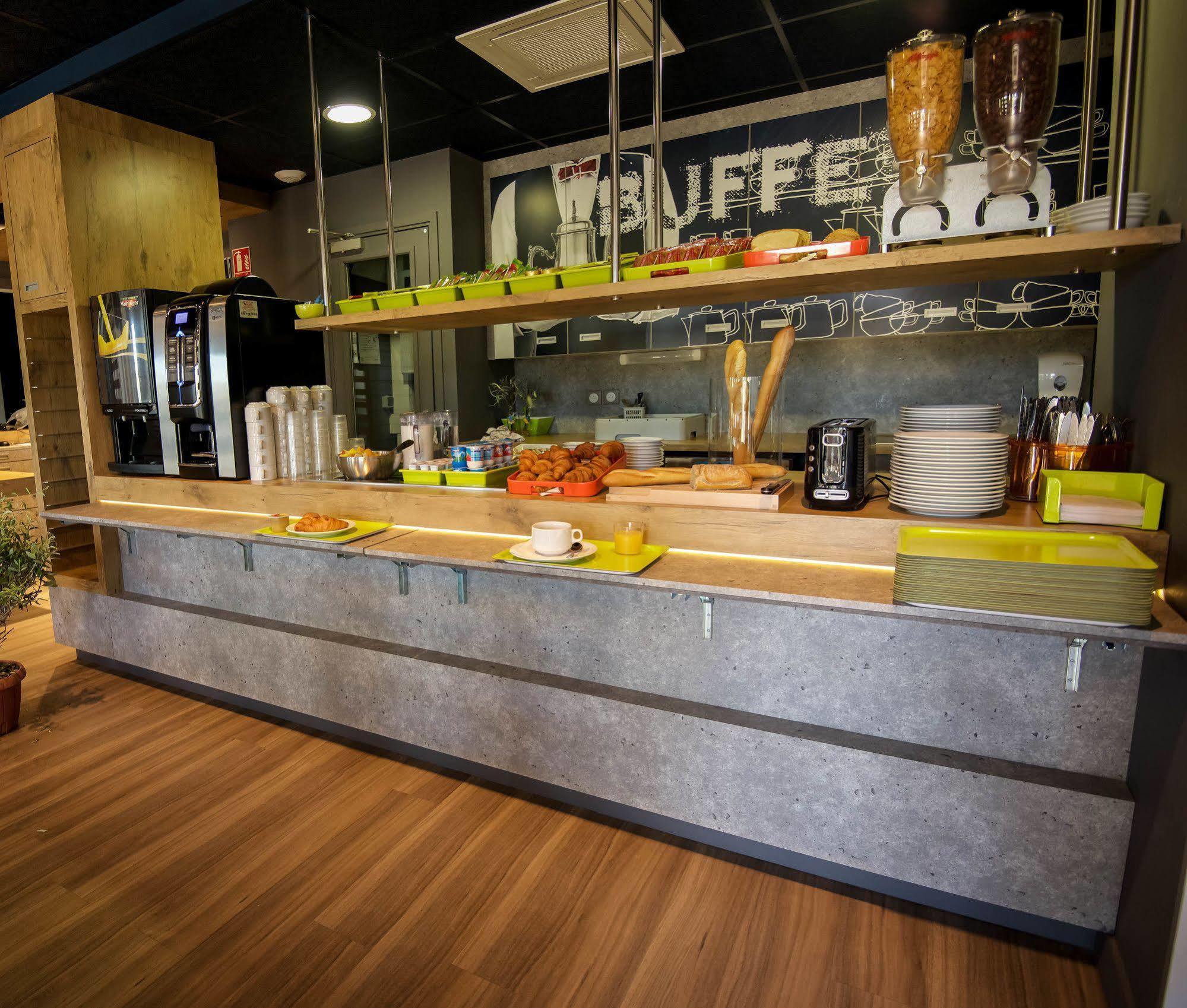 Ibis Budget Porte De Camargue Saint-Martin-de-Crau Exterior photo