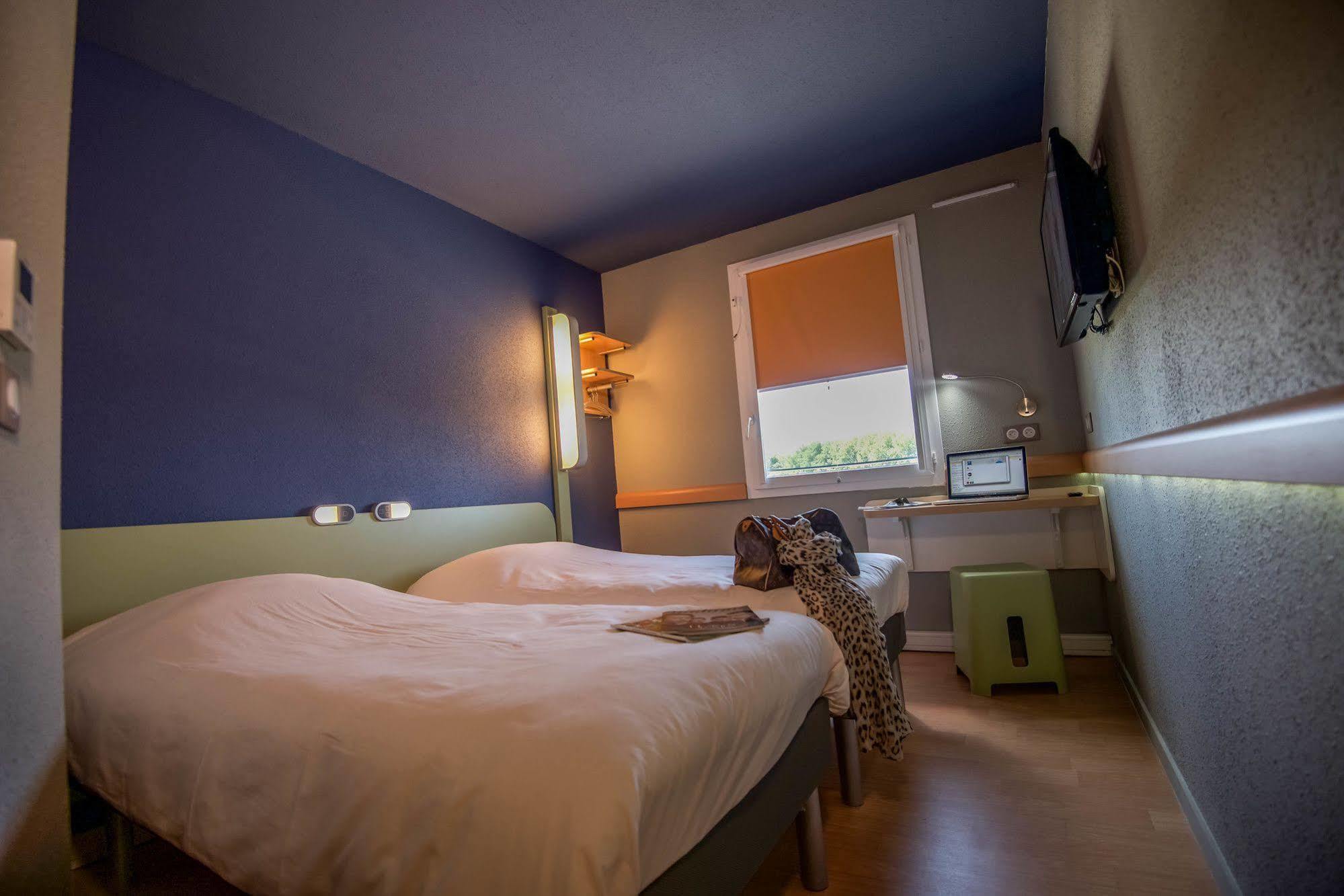 Ibis Budget Porte De Camargue Saint-Martin-de-Crau Exterior photo