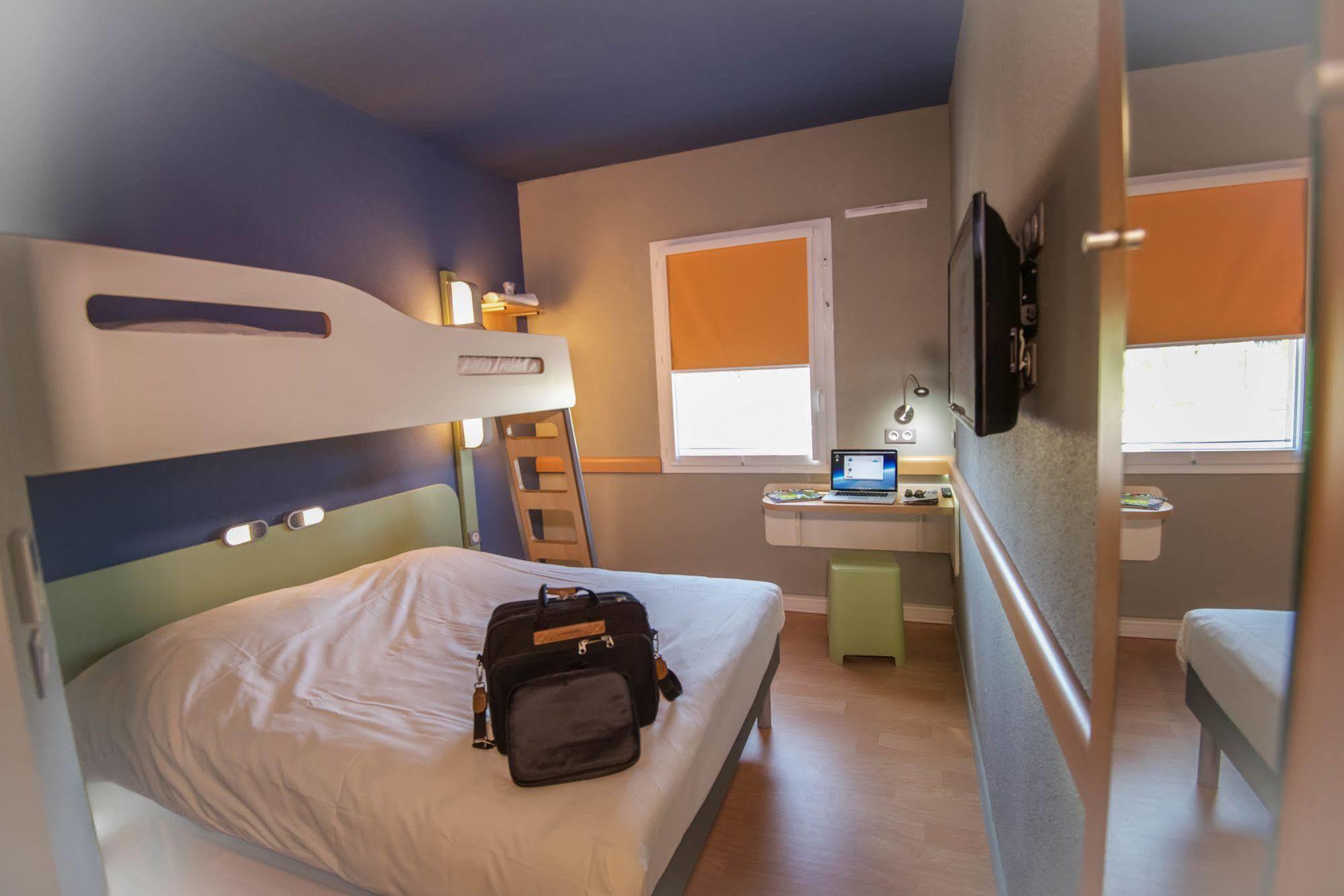 Ibis Budget Porte De Camargue Saint-Martin-de-Crau Exterior photo